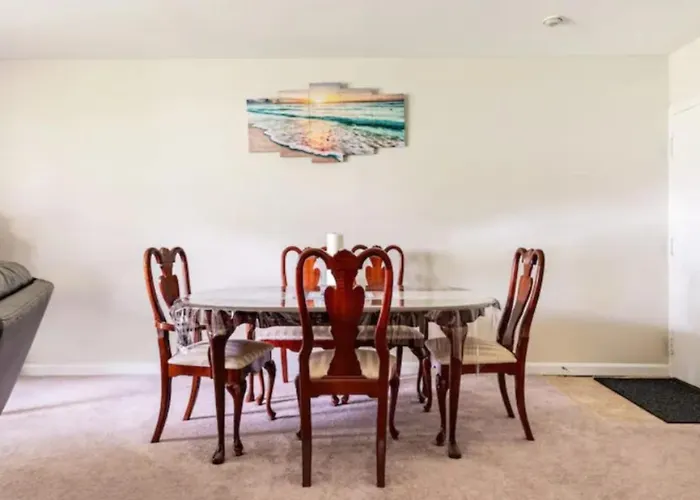 Cozy Two Bedrooms Apartment In Norwood - Boston Massachusetts